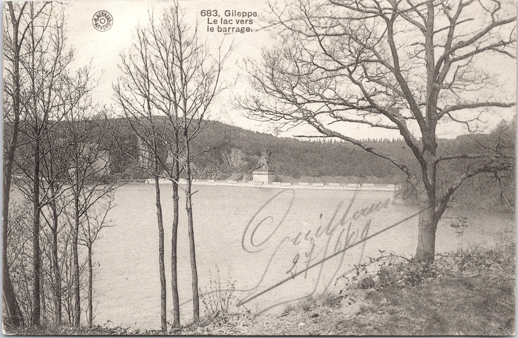 [G1757] Jalhay - "Gileppe. Le lac vers le barrage" - Het meer richting de dam van Gileppe met leeuwenstandbeeld