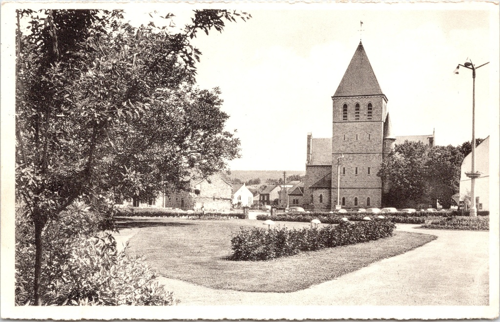 Han-sur-Lesse - "L'Eglise et le parc communal" - Kerk en gemeentepark