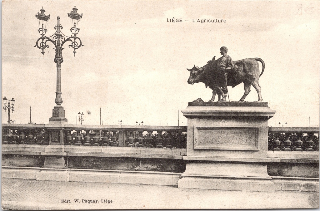Luik - "L'Agriculture" - Landbouwstandbeeld met boer en stier