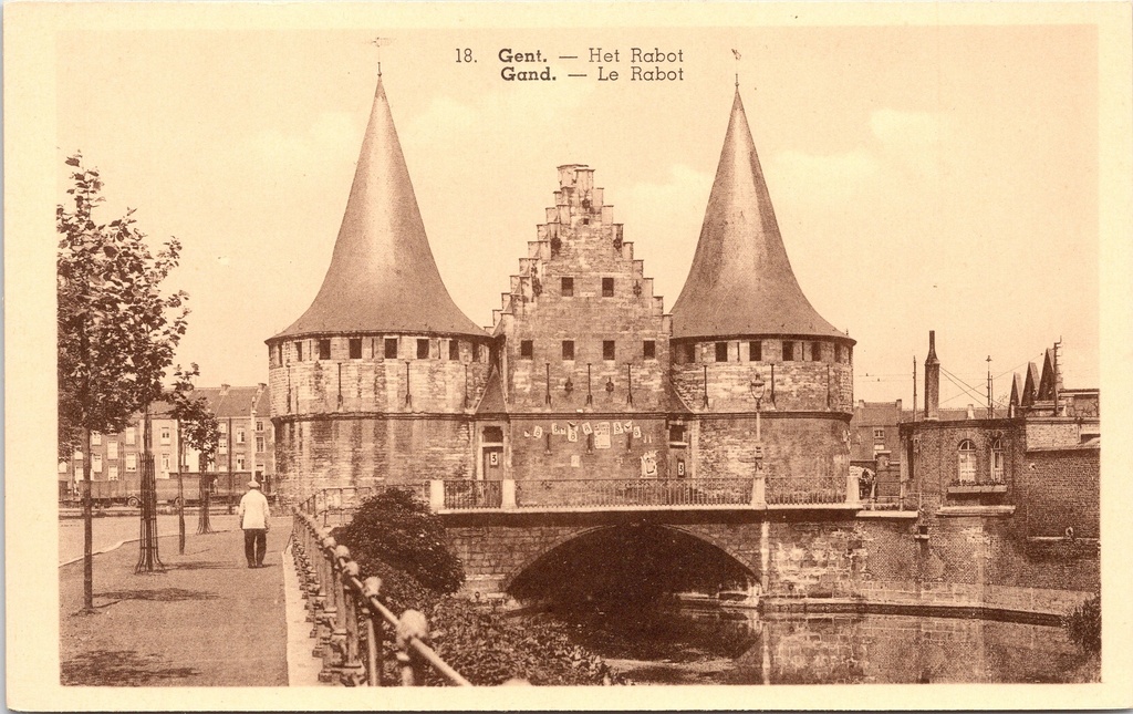 Gent - "Het Rabot" - Middeleeuwse stadspoort met twee ronde torens
