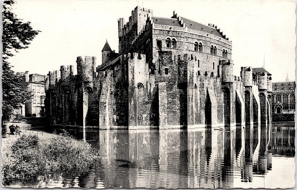 Gent - "Gent. 's-Gravensteen" - Het Gravensteen gezien vanuit het Klein Gewad