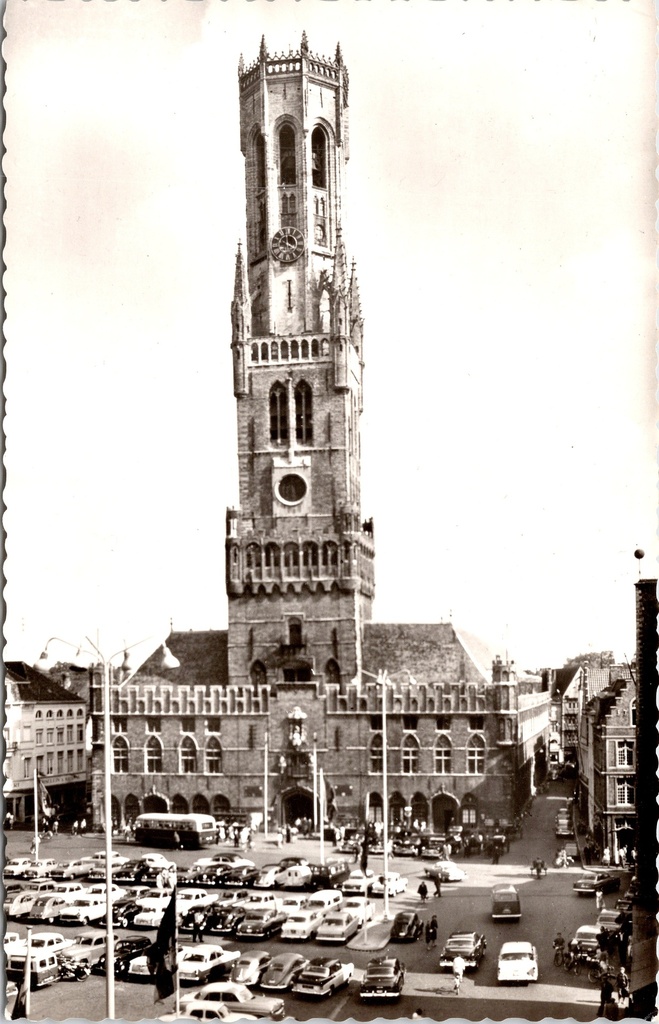Brugge - "Het Belfort" - Het Belfort van Brugge met Marktplein