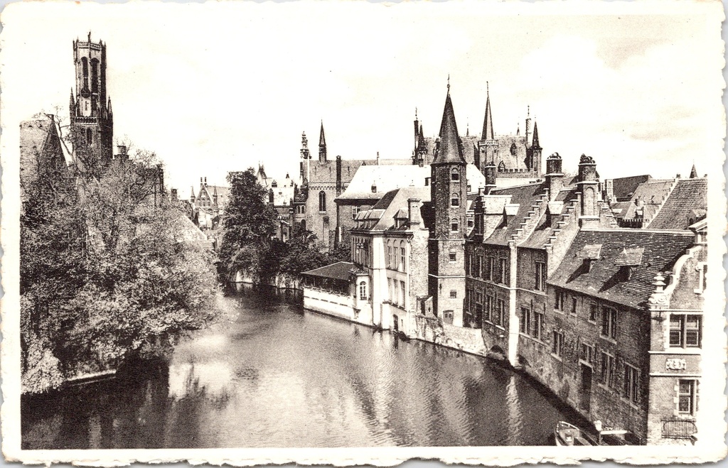 Brugge - "Rozenhoedkaai" - Zicht op de Rozenhoedkaai met kanaal en Belfort