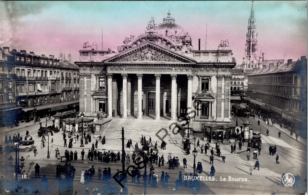 [Brussel0360] Brussel - "La Bourse" - De Beurs met tramverkeer en voetgangers