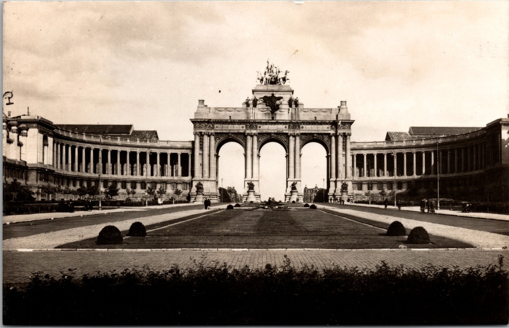 Brussel - "Arc du Cinquantenaire" - Triomfboog in het Jubelpark